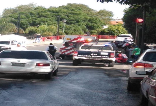 Camioneta de transporte público atropella a mujer en la capital tlaxcalteca